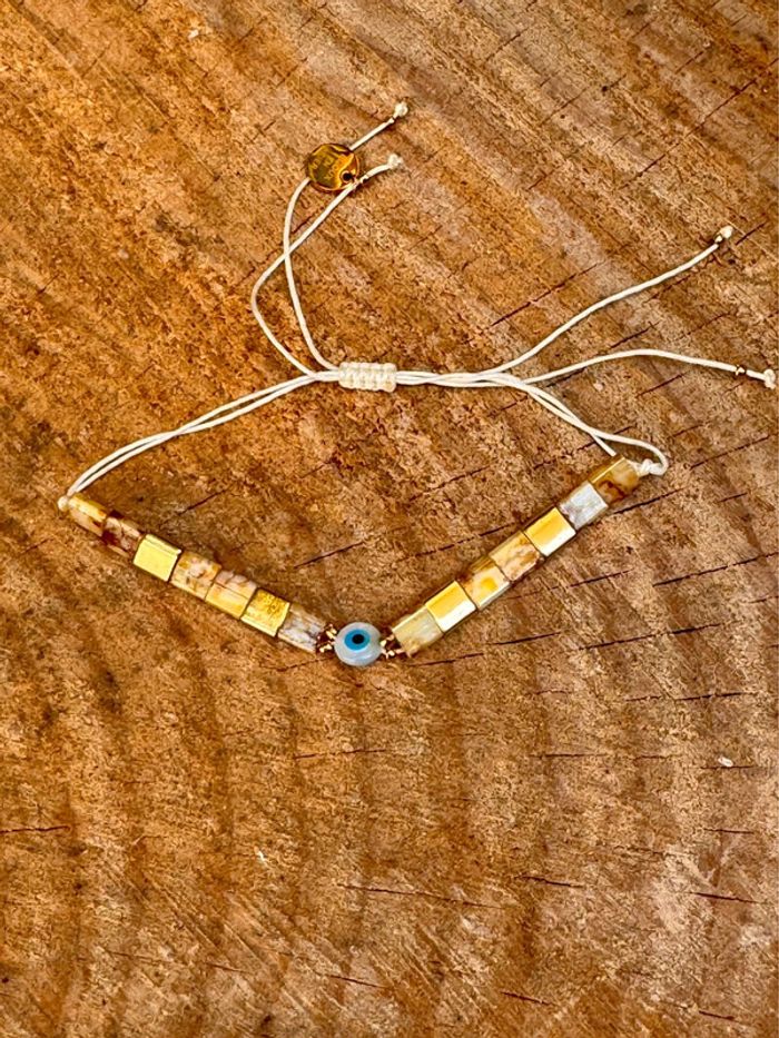 Bracelet réglable cordon écru perles carrées écrues brunes dorées œil - photo numéro 2