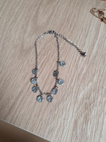 Bracelet de cheville avec pampilles.