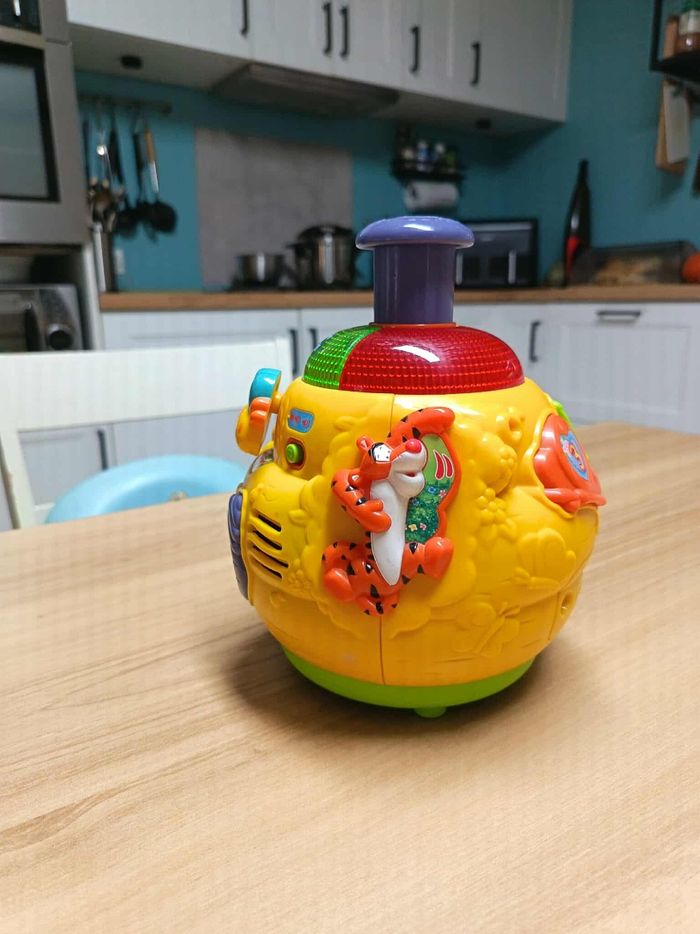 Jouet d'éveil toupie musicale Winnie L'ourson