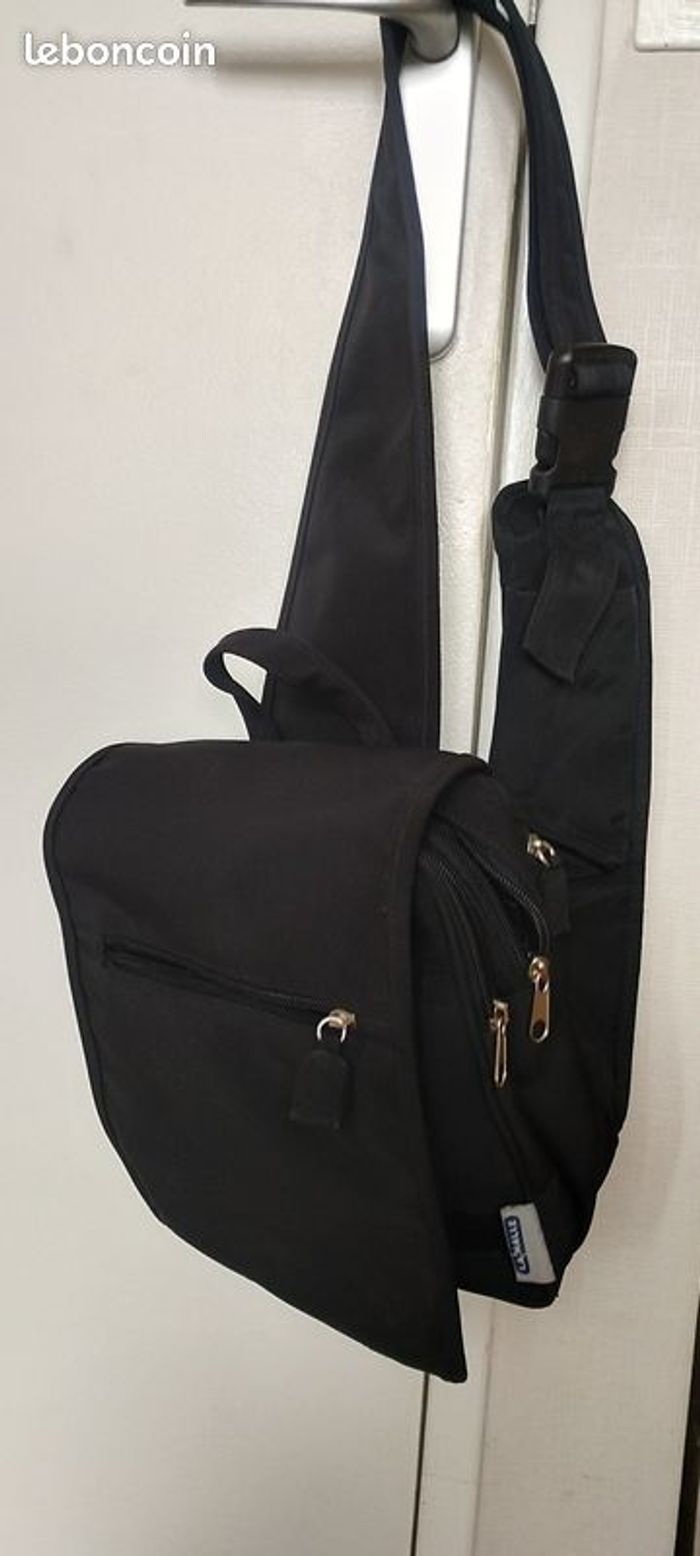Sacoche Poitrine Bandoulière épaule. Neuve