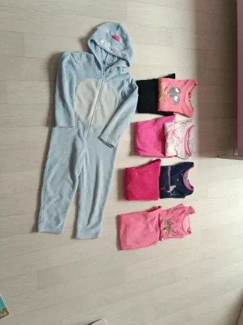 Lot de 4 pyjamas + 1 combinaison