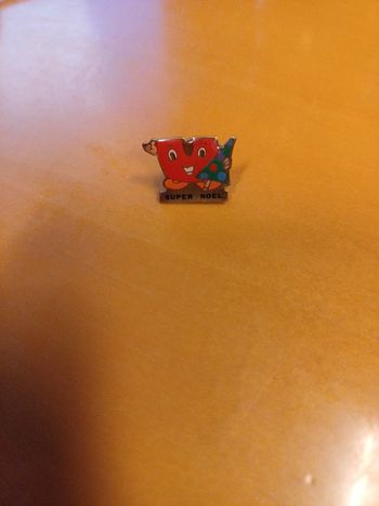 Pin's Super Noël