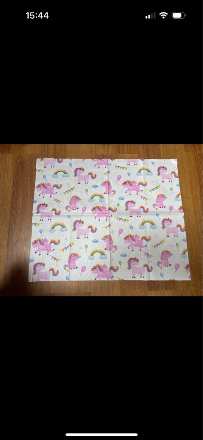 Morceau de tissu licorne arc en ciel 56*45cm neuf - photo numéro 3