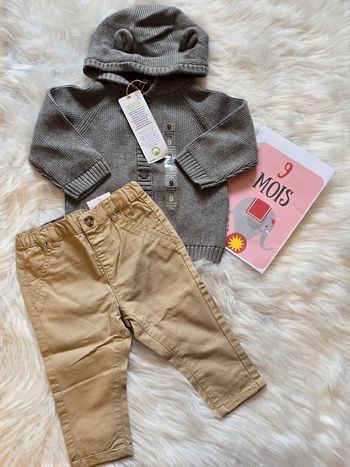 Neufs (non portés) 🏷🏷💙😍🤩 superbe ensemble gilet en tricot et pantalon régular 9 mois garçon 🤩😍💙