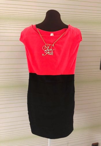 Robe moulante noir et rose flashy