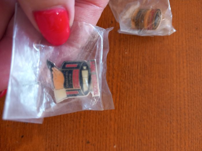 Lot 2 pin's laqué americaine - photo numéro 3