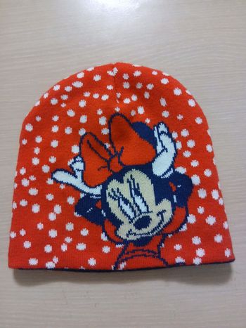 Bonnet fille taille 4/5 ans matiere acrylique tres bonne etat
