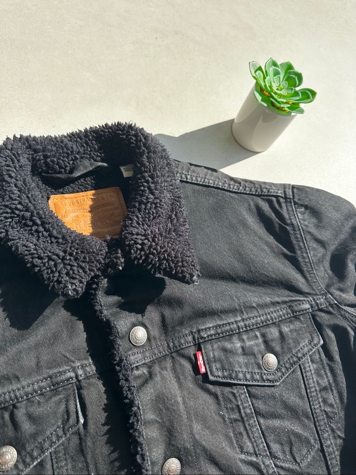 Veste en jean Levi's Sherpa noire taille M  🧥 - photo numéro 2