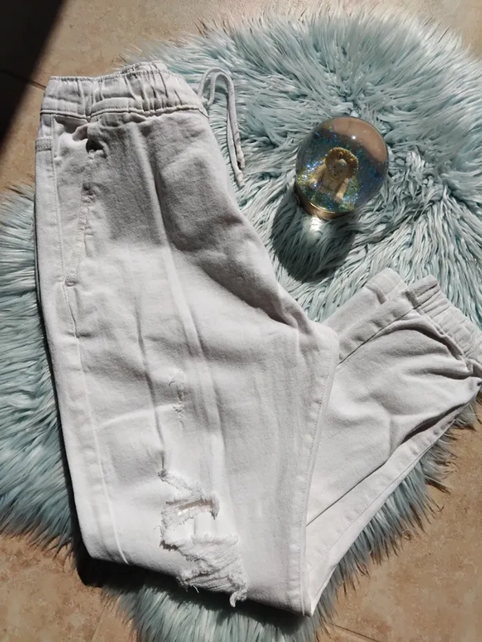 🚺 jean blanc Bershka neuf 38 - photo numéro 3