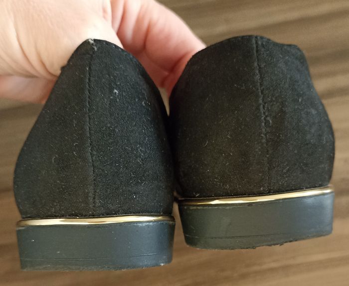 Mocassins Noirs Élégants à Pompon & Détail Doré - photo numéro 4
