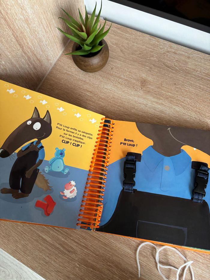 Livre apprends à t’habiller avec p’tit loup Auzou éveil - photo numéro 4