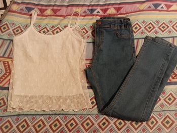 un jean est un débardeur taille 10 ans