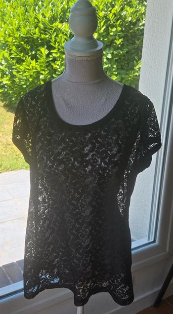 T-shirt en dentelle noir taille 44