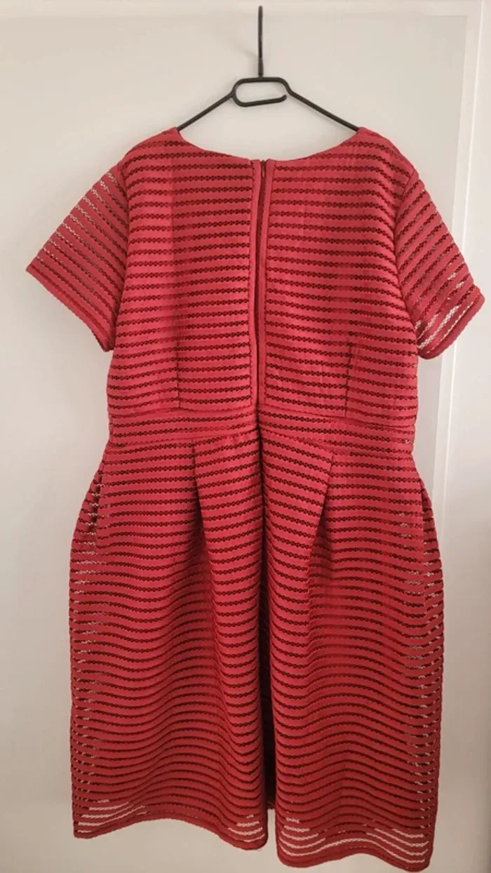 Robe patineuse bordeaux Boohoo neuve - photo numéro 2