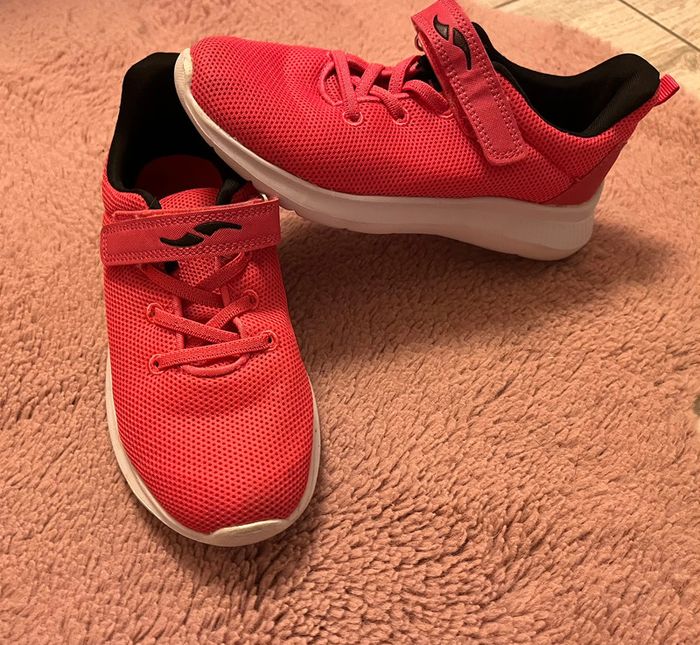 Baskets de sport pointure 33