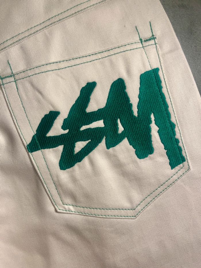 Short/Jort Stussy White Embroidered Green Forest Big Logo Back – Taille M - photo numéro 3