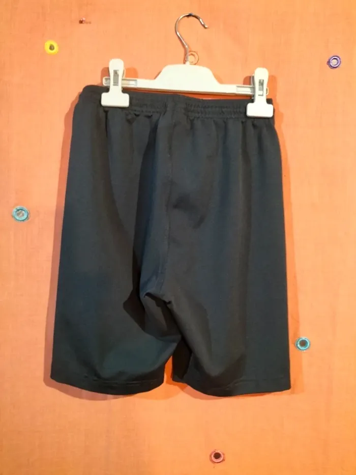 Short adidas taille M - photo numéro 2