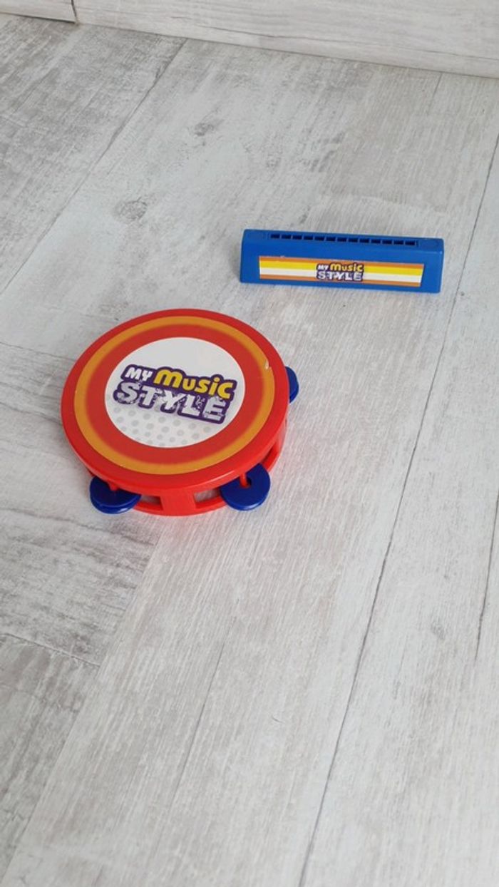 Petit tambourin et harmonica