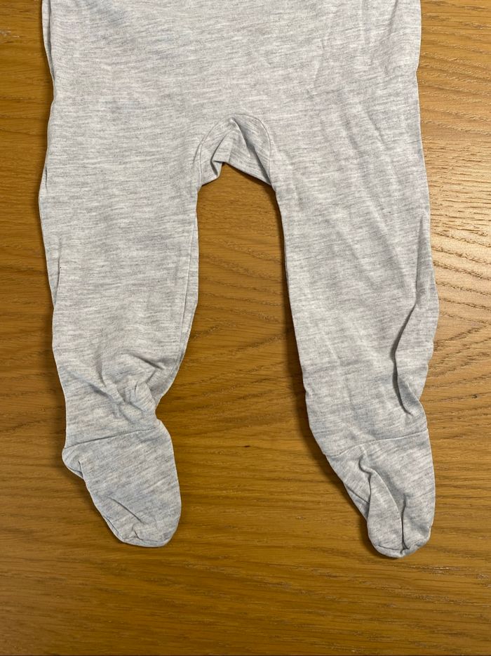 Kiabi Pyjama Grenouillère léger gris Taille 12 mois - photo numéro 5