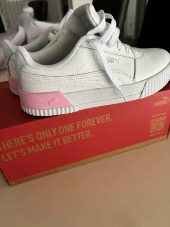 Chaussures sport PUMA Carina