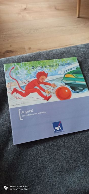 Livre donne la main, diablotin !