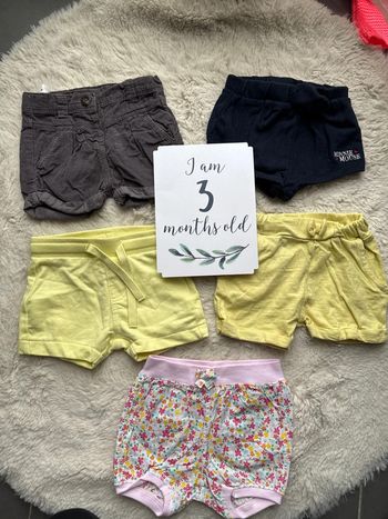 Lot 5 short 3 mois différentes marque Disney kiabi tape à l'œil