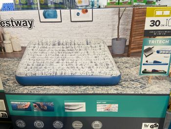 Matelas gonflable neuf 30cm d’épaisseur 