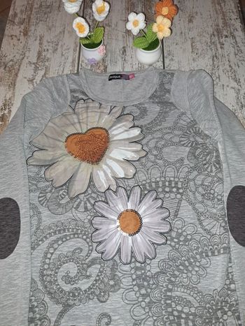 Haut fleuri boutons dos multicolore desigual