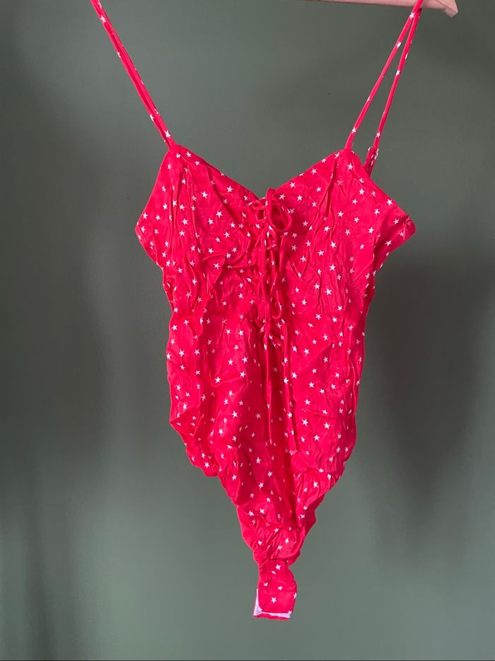 Body Zara rouge imprimé étoiles – Neuf avec étiquette