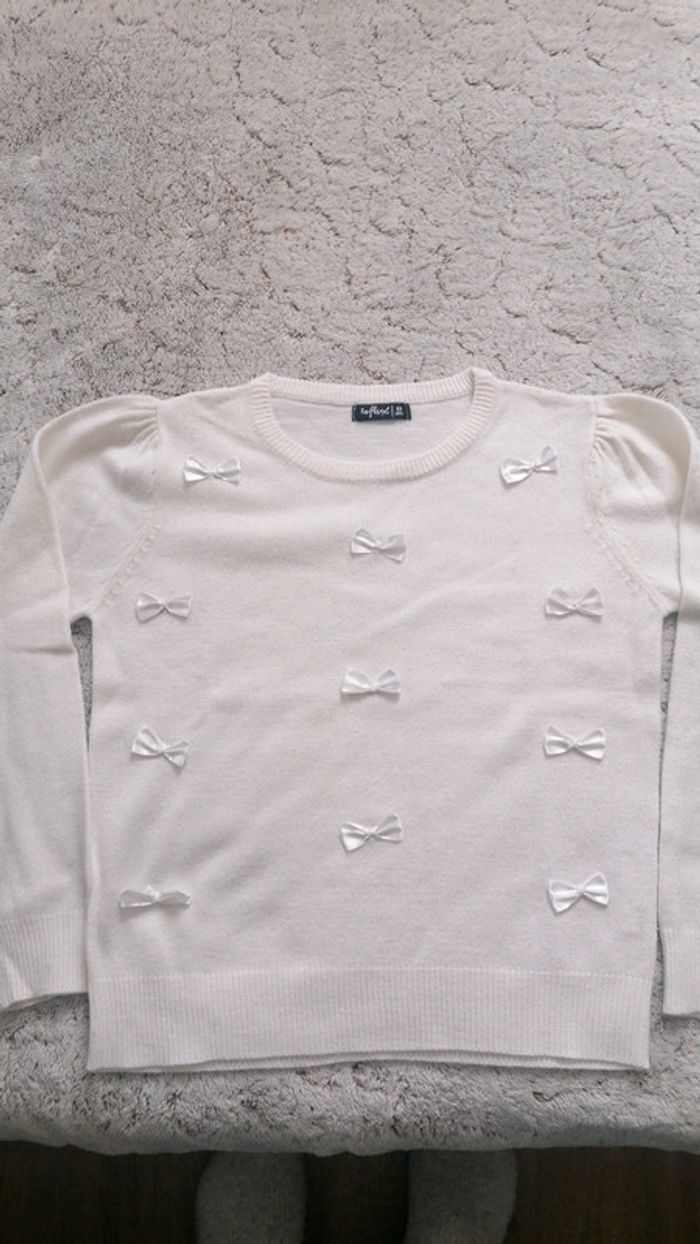 Pull blanc avec petits noeuds 10ans Influx