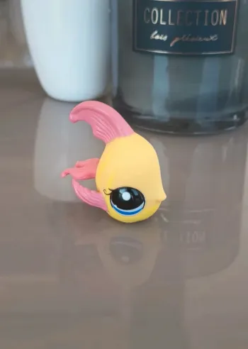 Littlest Pet Shop #1150 Yellow and pink tropical fish