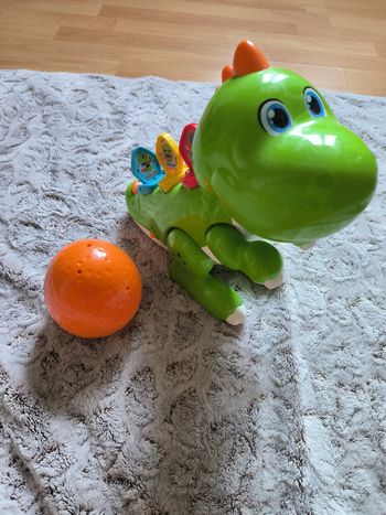 Dinausore chante et danse