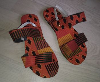 Nus-pieds africains en wax P. 30-31 NEUFS
