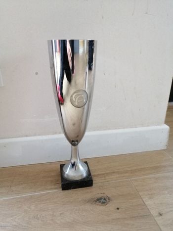 Coupe collector Crédit Agricole en bon état