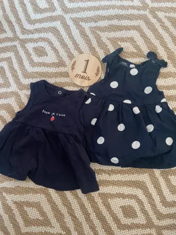 Lot 2 robes 1 mois fille