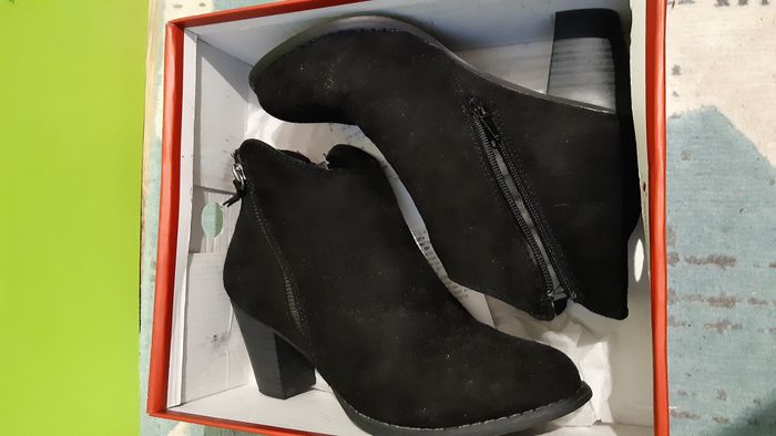 Bottines a talons noir neuves t 39