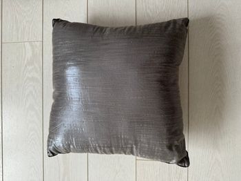 Coussin gris brillant
