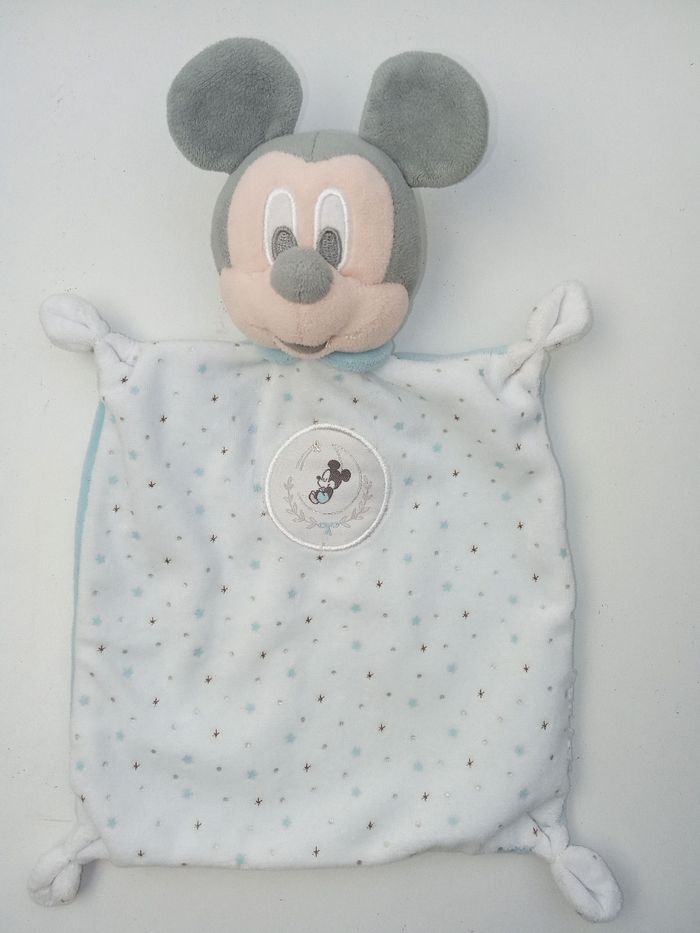 Doudou mouchoir mickey garçon bleu ciel, gris, blanc étoiles , Disney