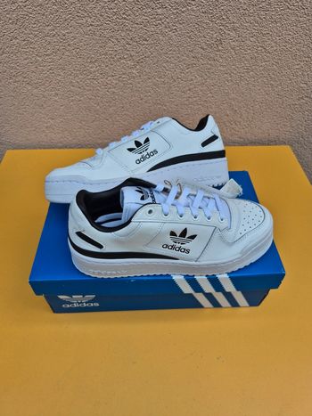Basket plate-forme Adidas modèle Forum Bold W pointure 38