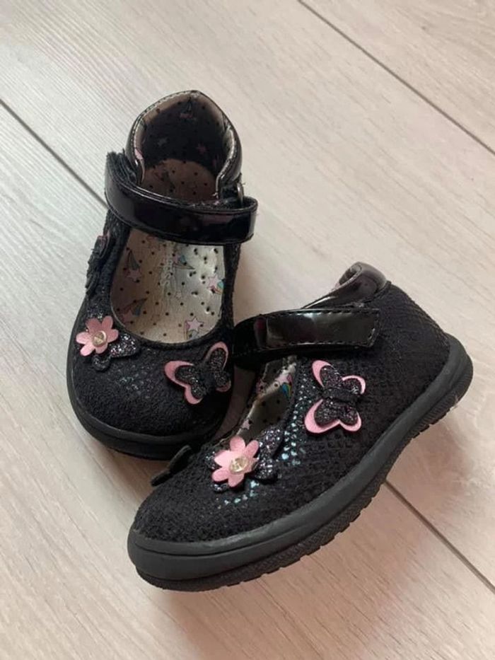 Chaussure babies embout renforcé pointure 20 papillons et fleurs - photo numéro 8