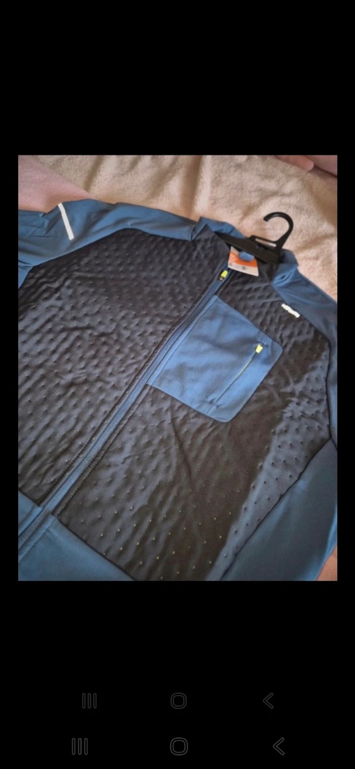 Veste de sport decathlon kiprun neuve taille M Neuve - photo numéro 2
