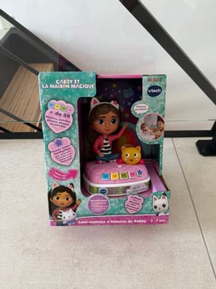 Gabby et la maison magique lumi conteuse à histoire