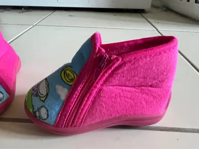 Chaussons neufs - photo numéro 2