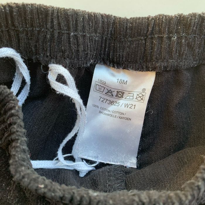 Lot 2 pantalons avec gilet rouge noir 18 mois - photo numéro 4