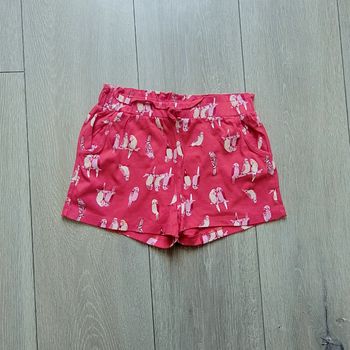 Tres joli short rouge motif perroquet. Fille 8 ans. Marque H&M