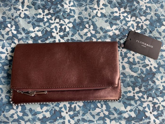 Sac pochette sertie de perles Flora&co