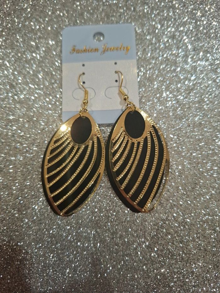 Boucle d'oreille fantaisie - photo numéro 2