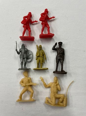 Figurines monochromes Vintage