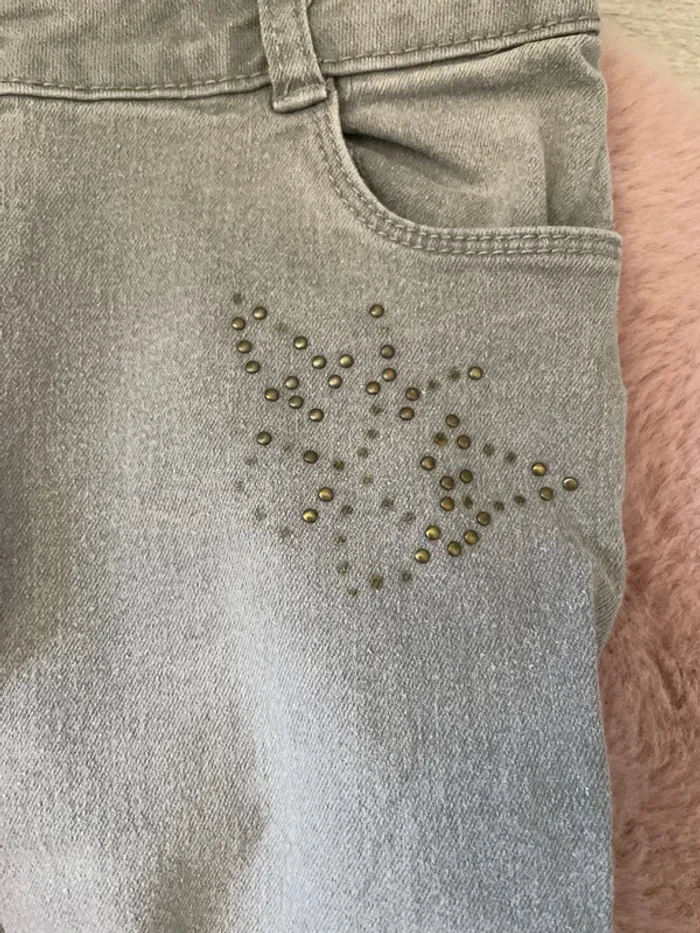 Jean gris avec motif sur la cuisse - photo numéro 2