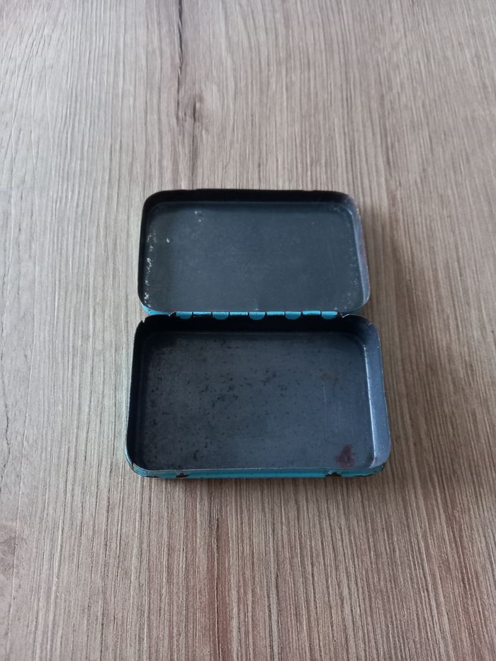 Boite ancienne en métal. - photo numéro 7